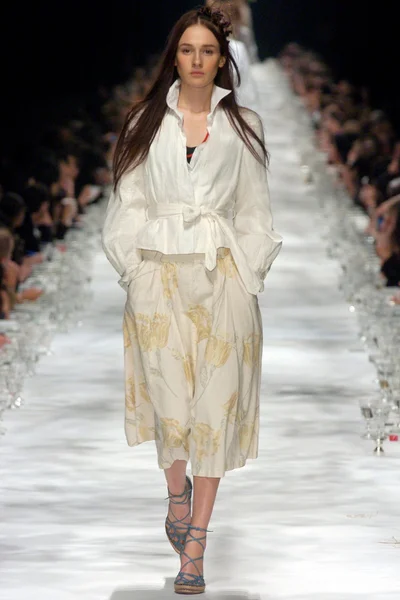 Look 10